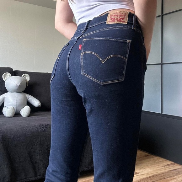 Levis Navy Dark Wash Skinny jeans - Picture 2 of 6